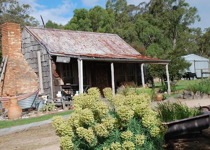 Mancuso Country Cottage Retreat