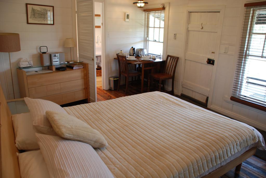 Mancuso Country Retreat * Metcalfe